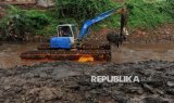 DKI Kerahkan 1.000 Personel Keruk Sungai dan Waduk Antisipasi Banjir