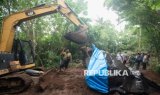 Alat Berat Dikerahkan dalam Proses Evakuasi Gajah Mati Terseret Arus Sungai