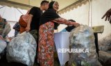 Unik, Warga Tangerang Bisa Tukar Sampah dengan Sembako