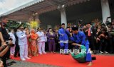 Tradisi Palang Pintu Sambut Kedatangan Pramono-Rano di Balai Kota