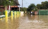 Tak Ada Hujan, Banjir Rendam Ribuan Rumah Warga di Indramayu