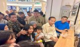 Jokowi dan Cagub Ahmad Luthfi Ngopi Bareng di Rita Super Mall