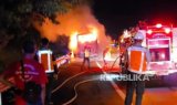 Detik-Detik Bus Terbakar di Tol Cipali KM 139