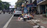 DLHK Minta Warga tak Buang Sampah di Pinggir Jalan Sukajadi Bandung