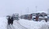 Heavy snowfall disrupts life in Kashmir, Flights, rail services suspended, Jammu-Srinagar highway closed