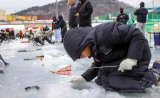 Hwacheon ice fishing festival draws 1m visitors